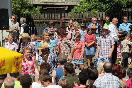 Sraz rodáků obce Vepřová 16.6.2012